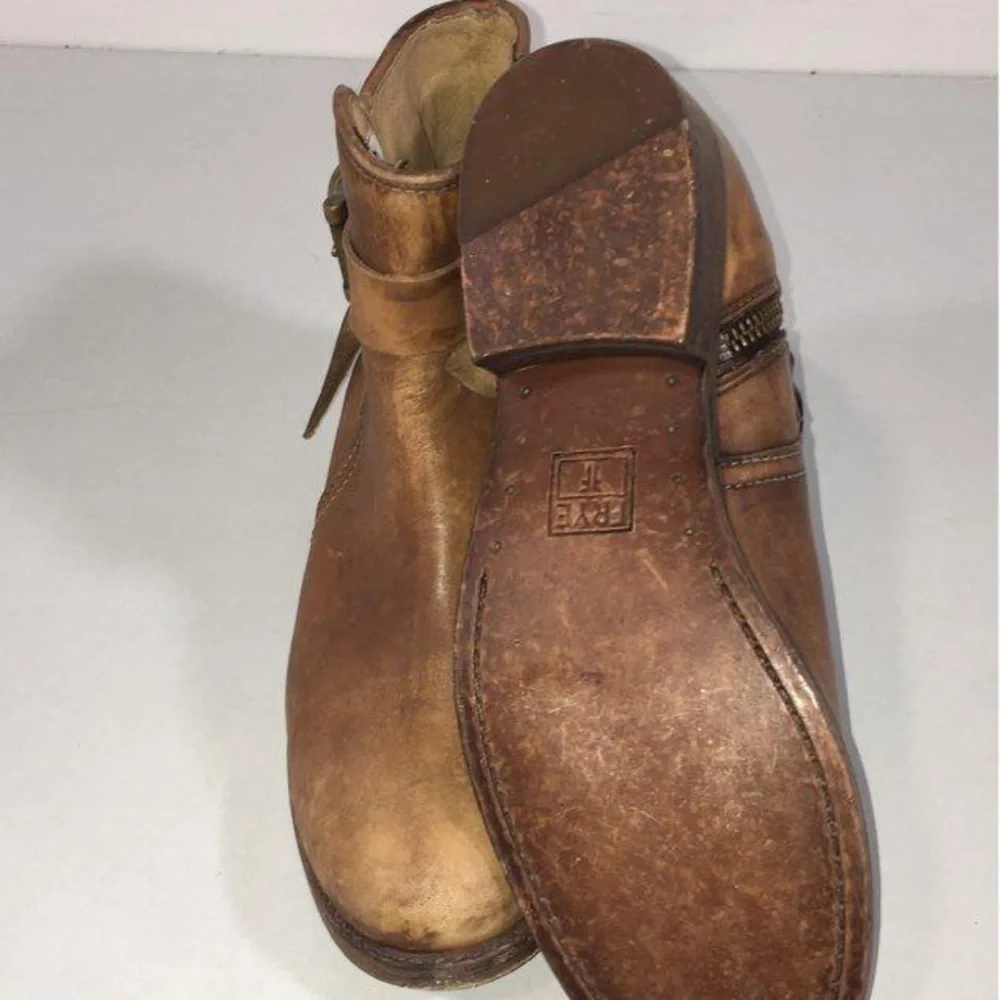 NEW!! Women’s Frye Tan Distressed Leather Buckle Ankle Boot Size 5.5B